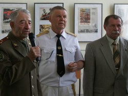 Организаторы выставки в честь 9 мая